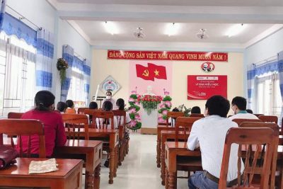 Trao học bổng vì em hiếu học